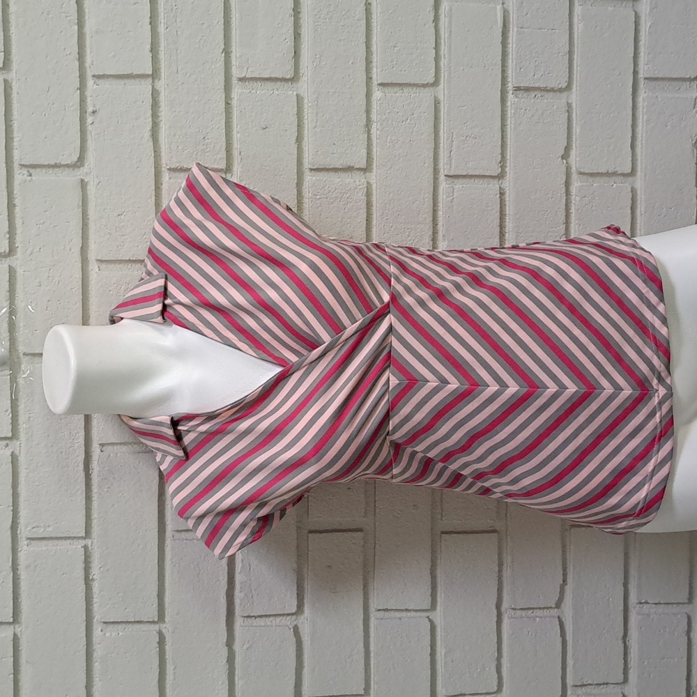 AUR Striped V-Neck Active Top.     Size XS NWT